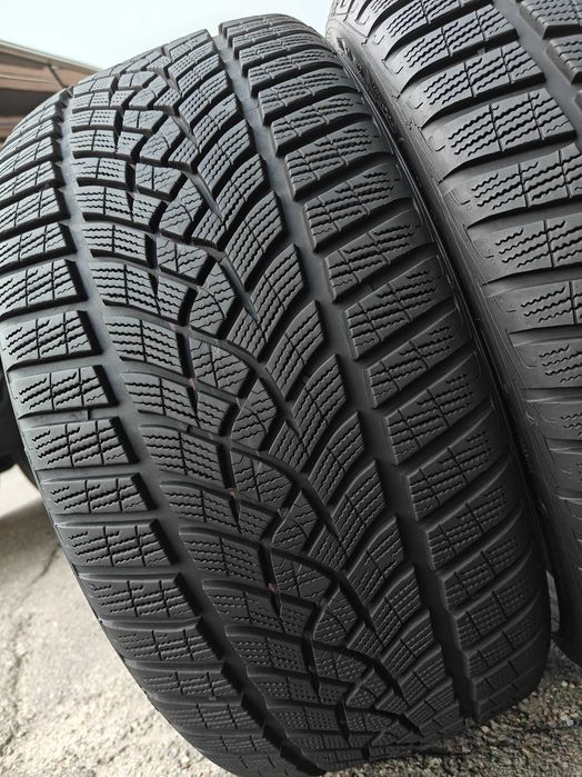 R20 235 35 шини зимові Goodyear Ultra Grip Ice 2 чудовий стан агресивні арктичні