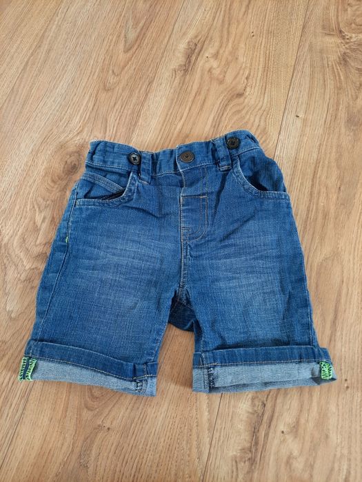 **Krótkie spodenki 82 Next jeansowe.