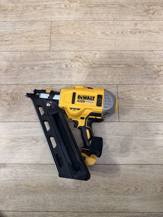 NOWA gwoździarka Dewalt DCN692