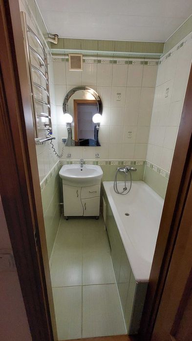 |  Продаж 4-кімнатної доглянутої та укомплектованої квартири