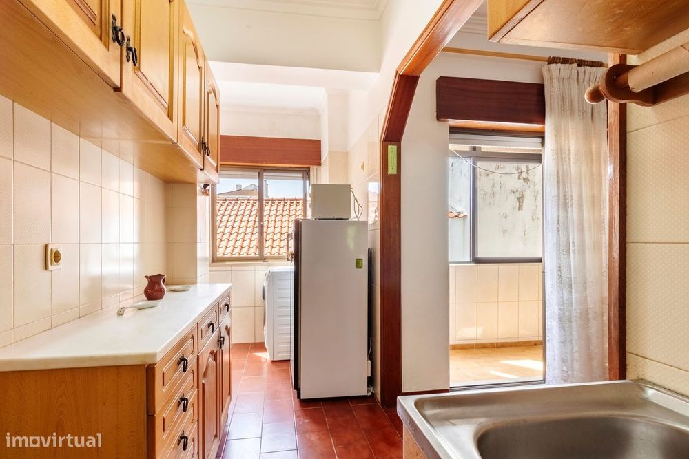 Apartamento T1 c/ Varanda e Marquise, a 550m da Praia, na Costa da Cap