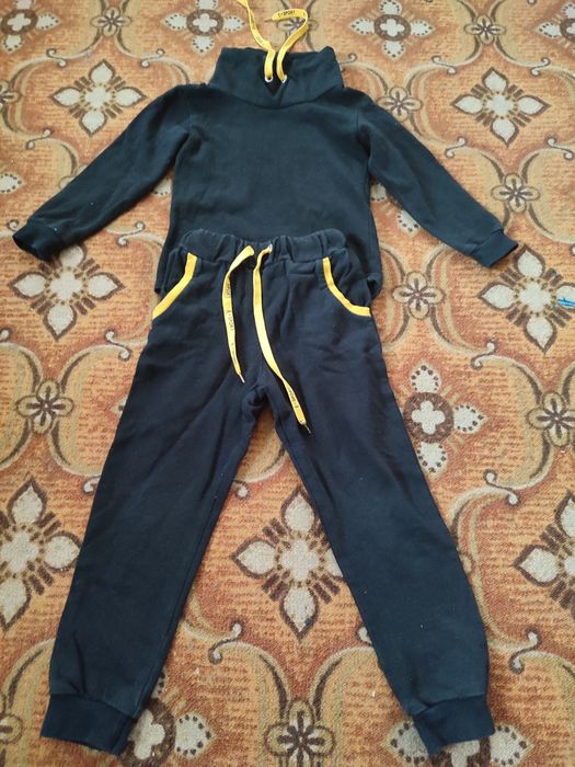 Дитячий спортивний костюм