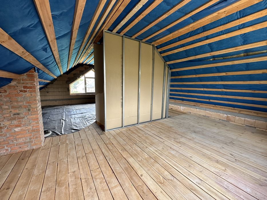 Продаж будинку з частковим ремонтом. Ціна - 79 000$ без комісії