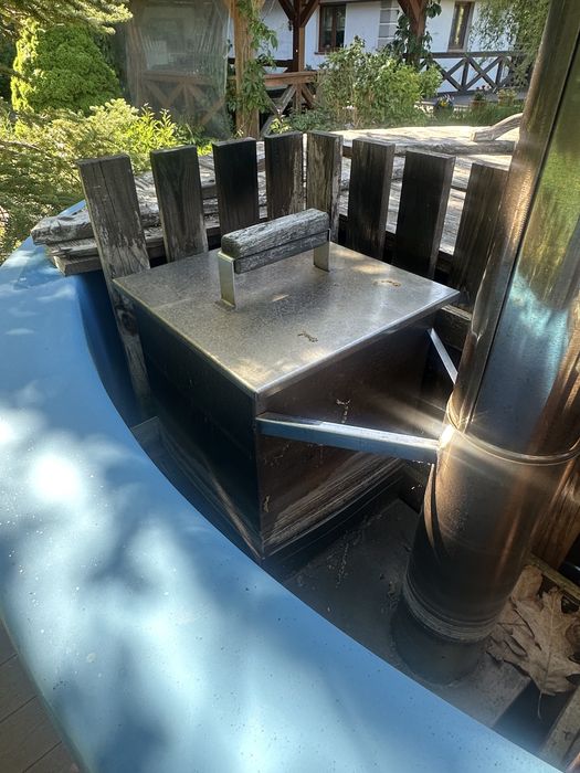 Balia ogrodowa z piecem wewnetrznym i hydromasażem