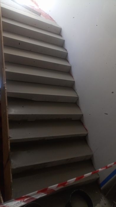 Remont, naprawa, profilowanie schodów żelbetowych