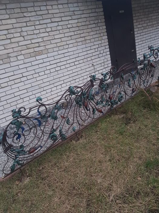 Забор из металла кованый.