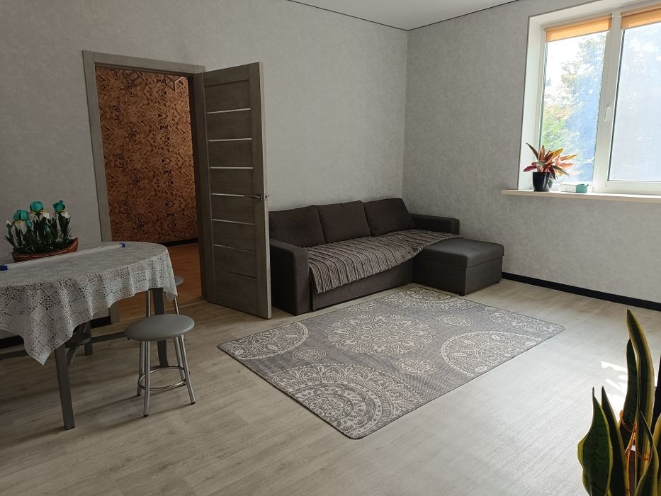 Посуточно двух комнатная квартира Центр