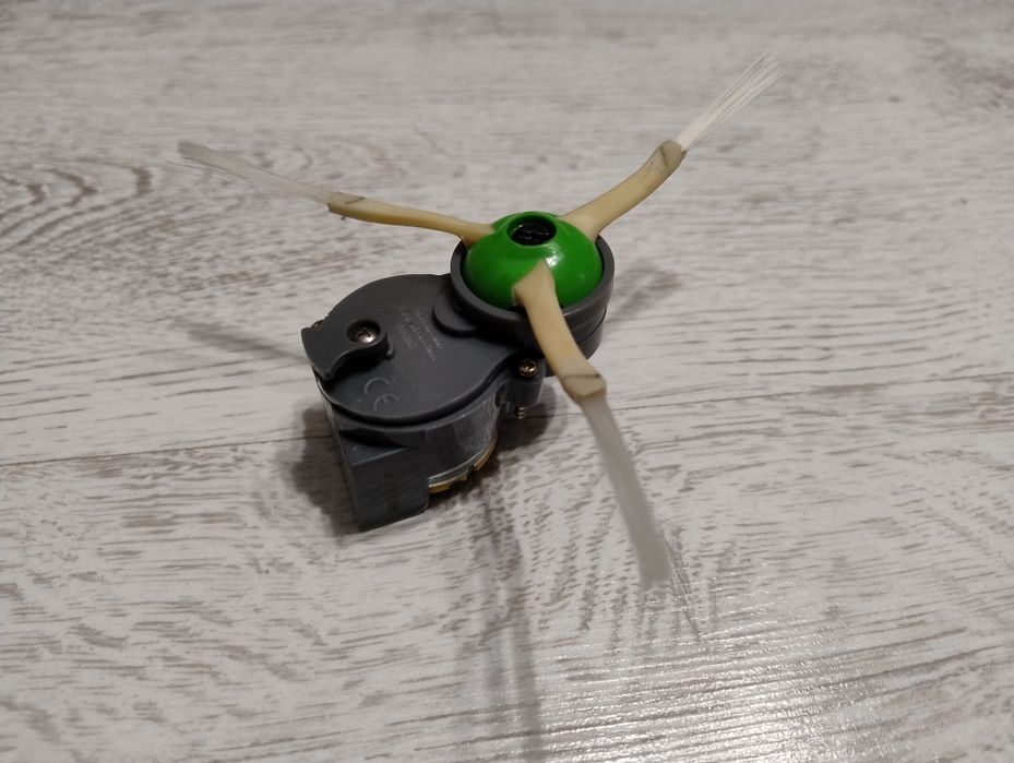 Moduł szczotki bocznej ze szczotką Irobot Roomba 980