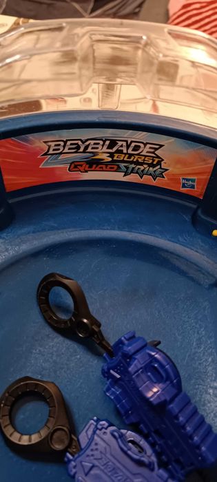 Arena Beyblade Burst Quad Strike