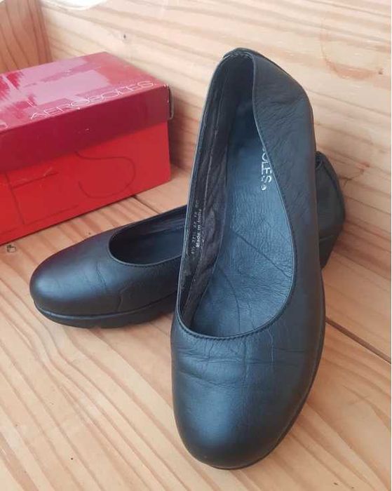 Sapatos 37,5 de cunha pretos em pele e borracha marca Aerosoles (ver todas as fotos)