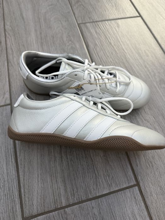 кеди Adidas, серебристі, 36 р. нові