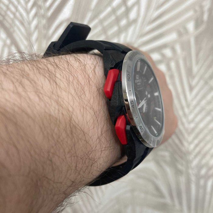 Casio EDIFICE Windflow ECB2200P-1ACR, карбоновый корпус, Bluetooth