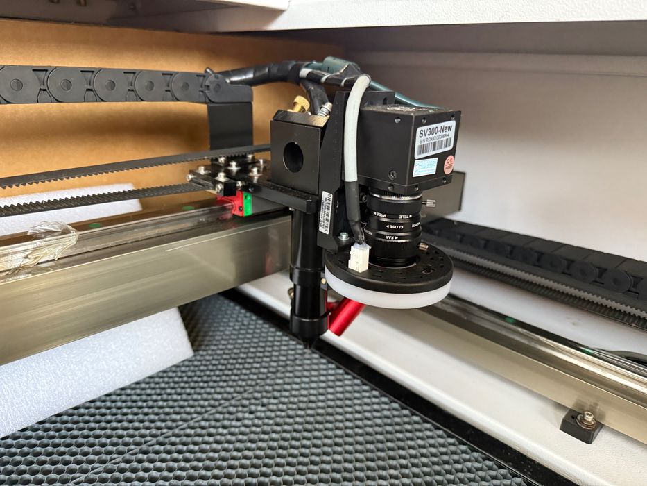 Profesjonalny laser 1390, CO2, 150W z kamerą SV300-New