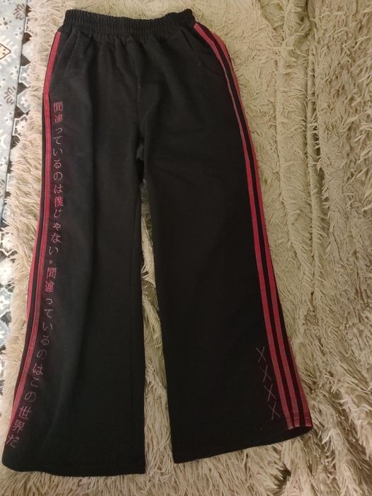 Спортивні штани adidas чорні з вишитими хрестами