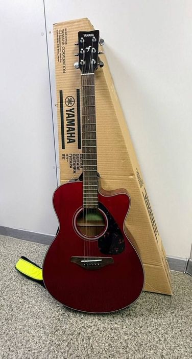 Електроакустична гітара YAMAHA FSX800C (Ruby Red)