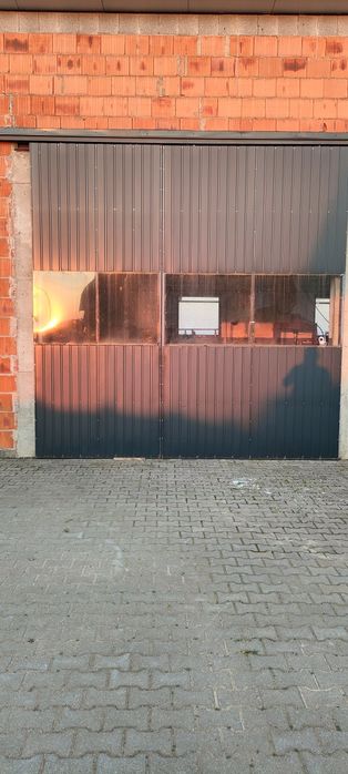 Brama przesuwna podwieszana.