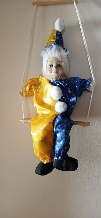 Palhaço no baloiço,  novo