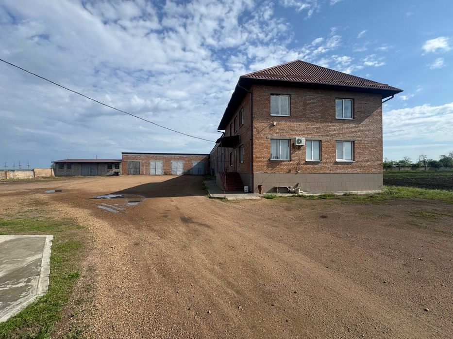 Продається комплекс - ремонтні бокси, адмінбудівля, склад, виробничі приміщення