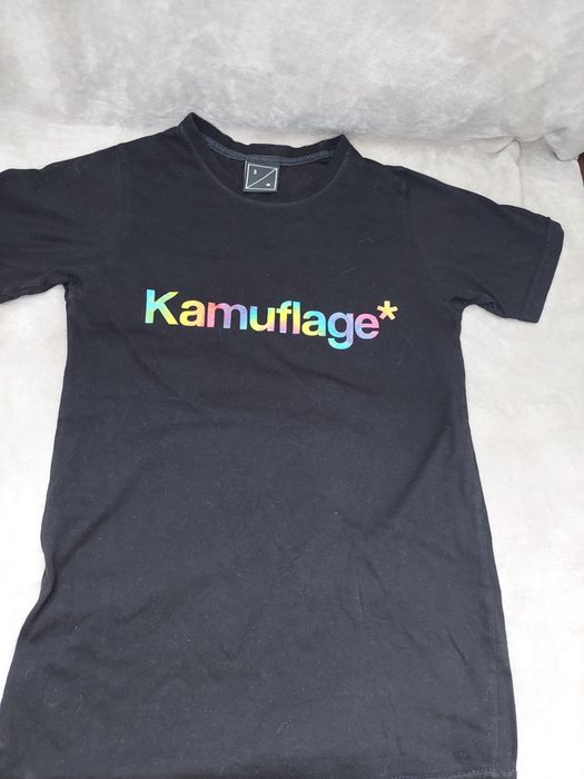Kamuflage koszulka czarna z kolorowym logo S