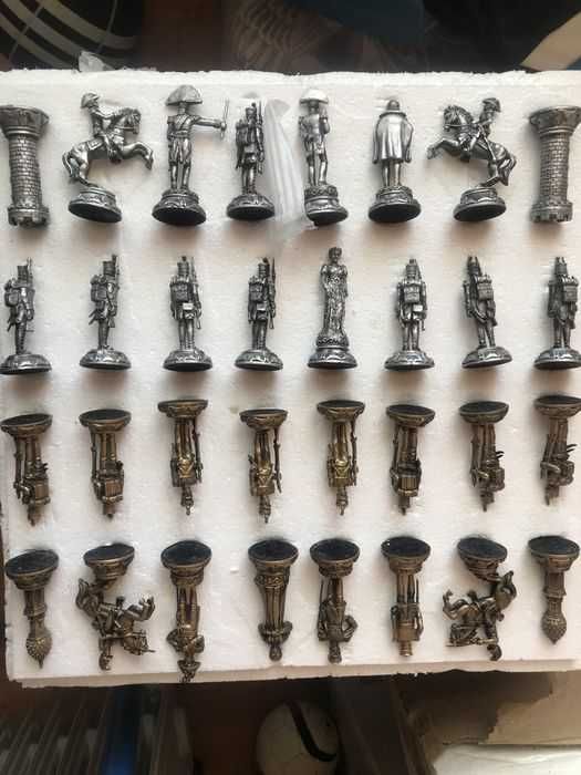 Продам бронзовые шахматы