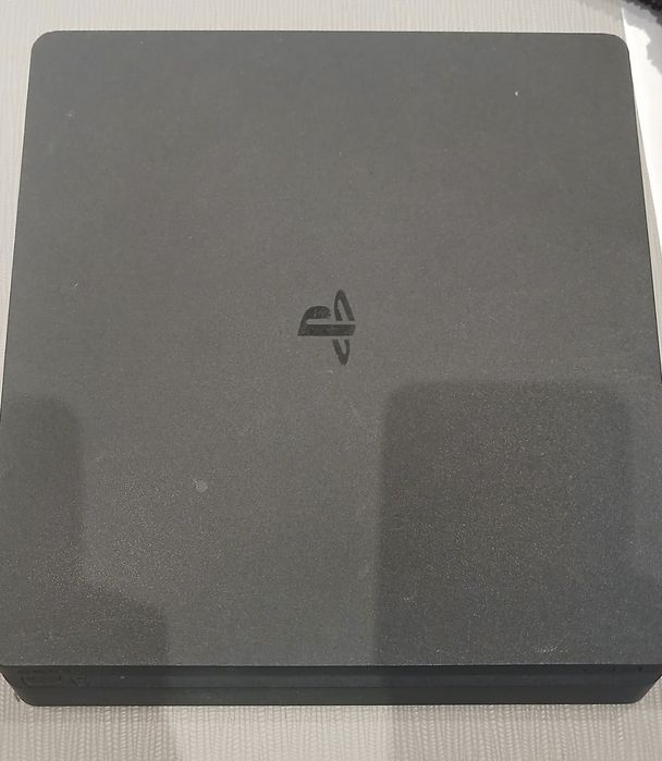 Ps4 e 5 jogos por 130 a 150 euros