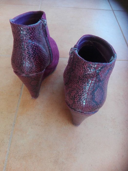 botim elegante cor beringela