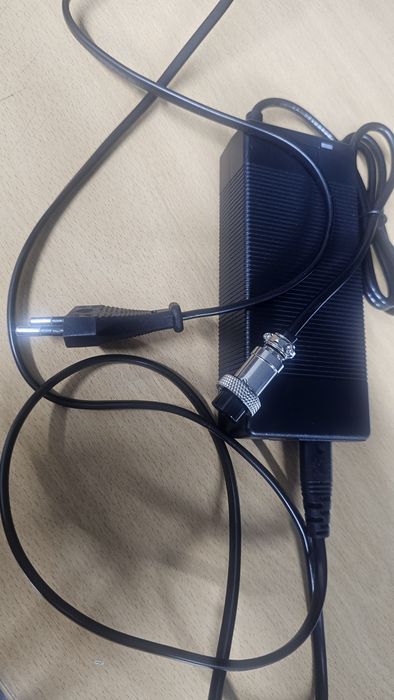 Carregador Trotinete Elétrica EVERCROSS H5 / Vsett