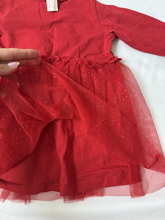 Zestaw sukienek biała w kratę i czerwona z tiulem  Marka NEXT, H&M  Rozmiar 74