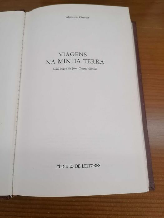 Lote de livros de Almeida Garret e Camilo Castelo Branco