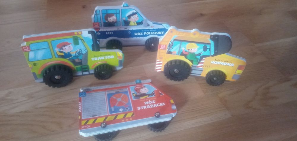 Zestaw ksiazeczek ksiazek ksiazka bajki dla dzieci policja traktor kop