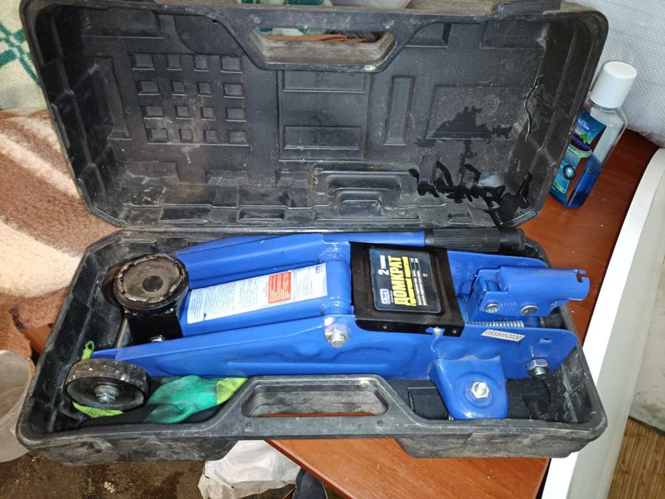 Продам домкрат для авто