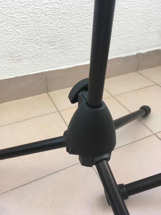 2 Tripé para microfones (Guil)