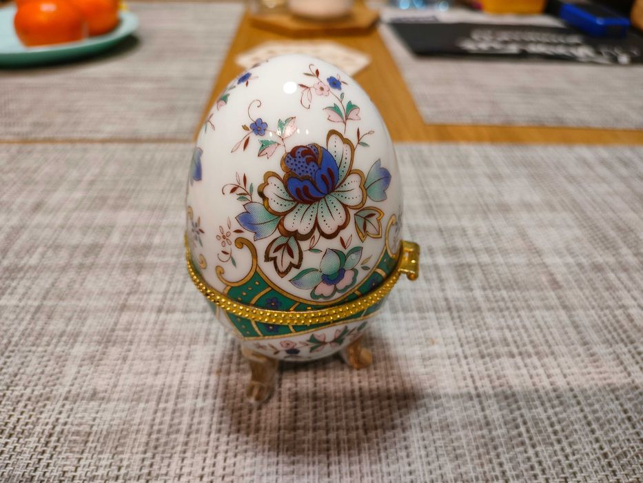 Скринька у вигляді яйця Фаберже, 11х7 см. гарний стан, б/в.