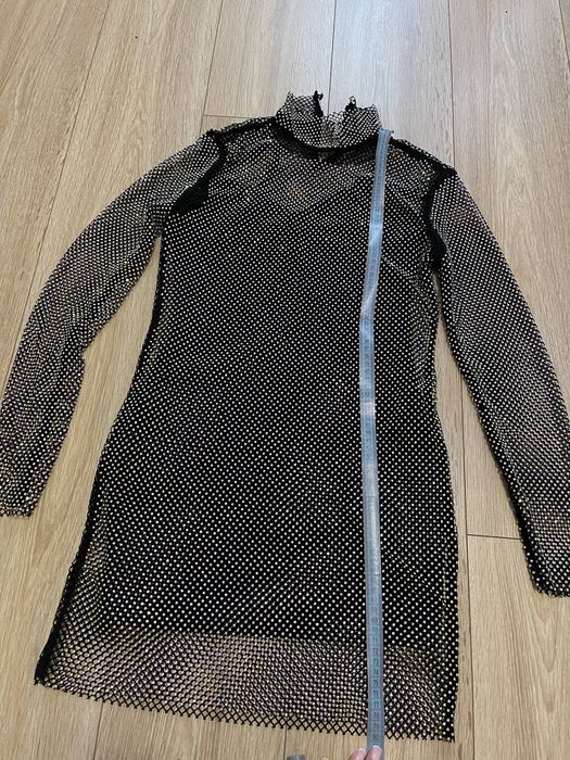 Блискуча сукня