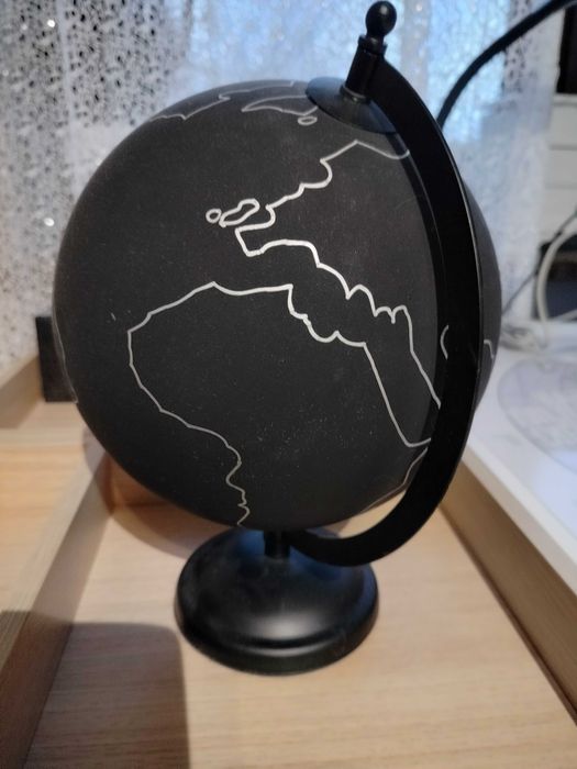 Globus czarny Ikea