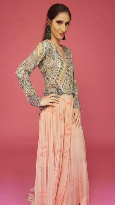 Blusa elegante de chiffon. Halter Top. Cocktail. Costas.