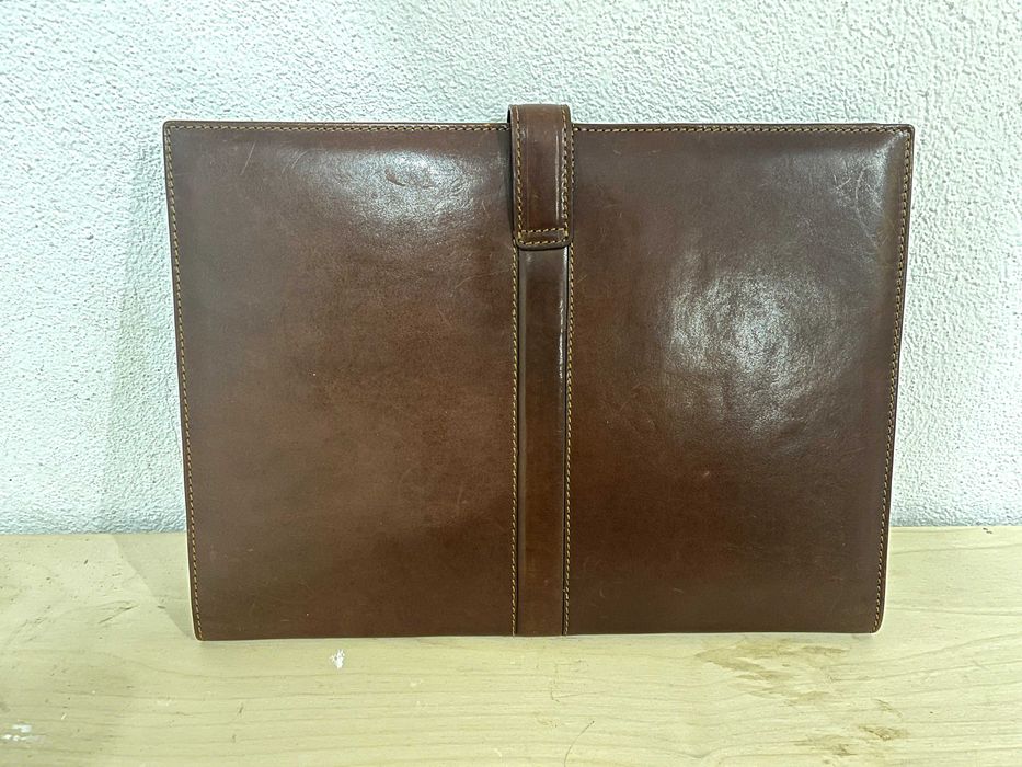 Pasta executiva castanha escura em pele