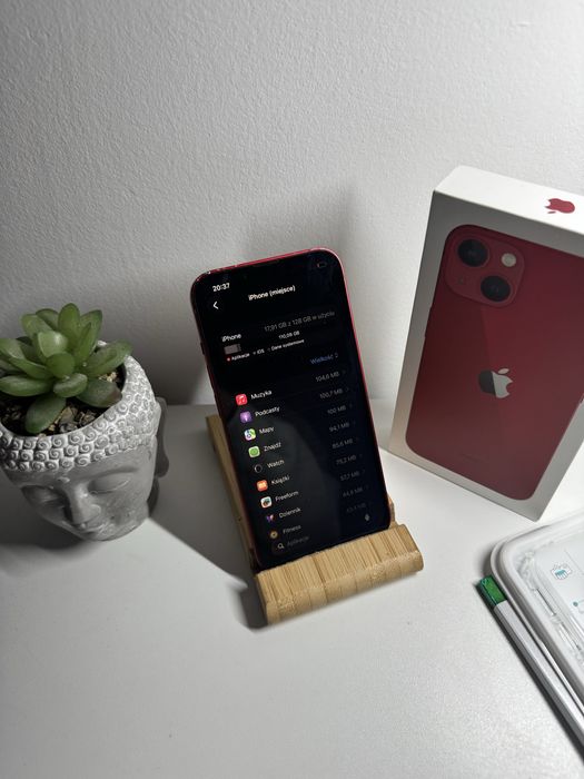 Iphone 13 product red