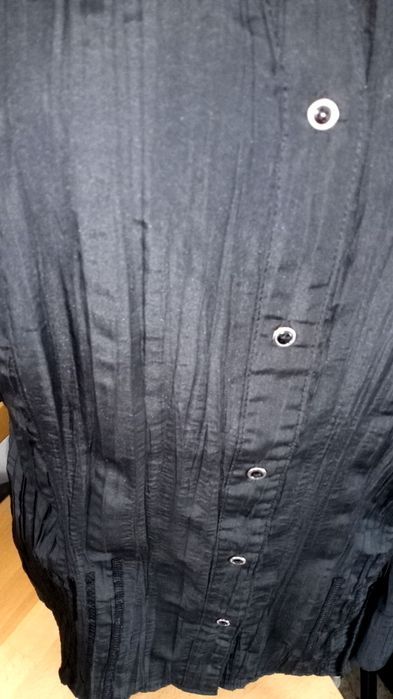 Koszula damska czarna marszczona długi rękaw połysk