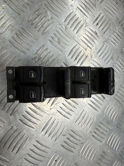 Блок кнопок стеклоподъемника передний левый VOLKSWAGEN Passat B5