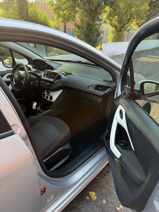 Peugeot 208 1.2 Like - 2017- COMO NOVO!