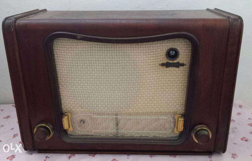 Rádio antigo de válvulas