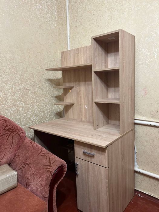 Компʼютерний стіл