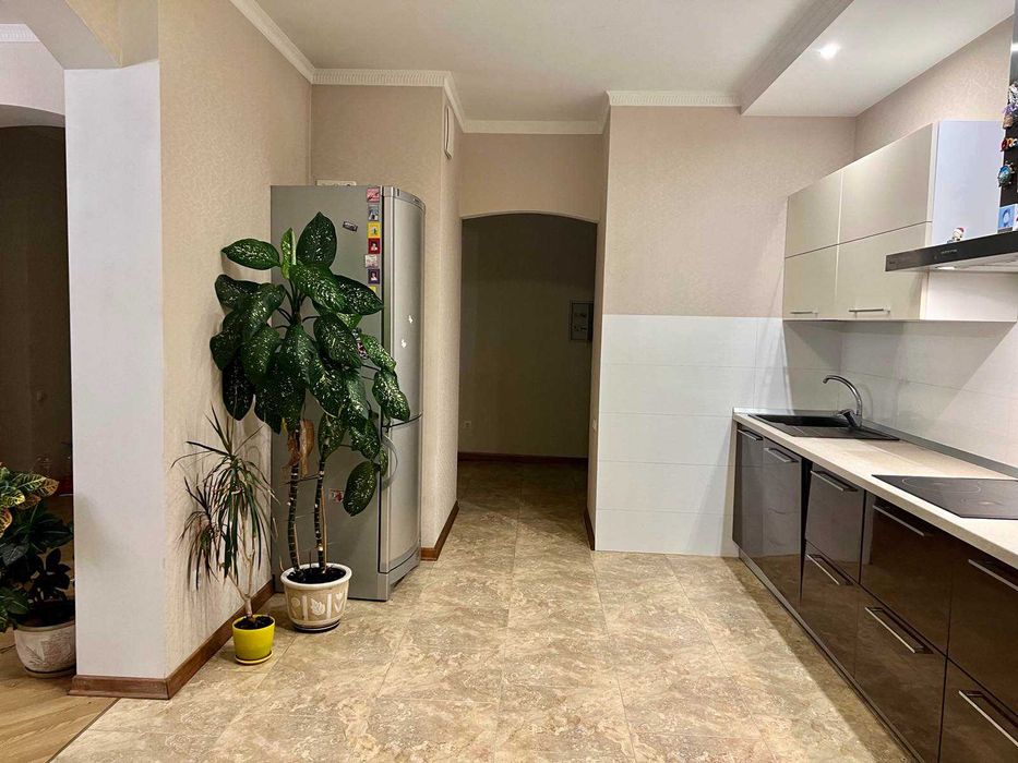 Продаж 3-к. квартира в ЖК Корона, Срібнокільська 1, Позняки