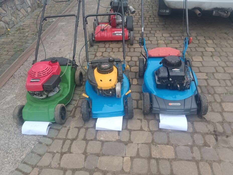 Продам газонокосарки бензинові двигуни в доброму стані звоніть на повідомлення не відповідаю
