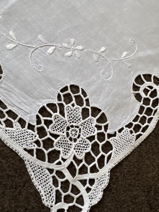 Obrus  kołkowy ręcznie wyszywany rękodzieło do kolekcji