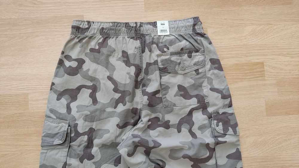 Продам Карго-брюки - Levis-розм-L. Оригінал.Нові.
