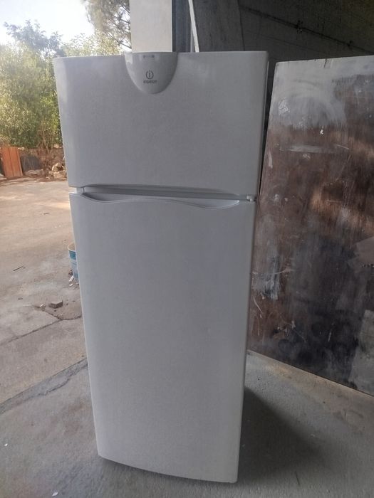 Frigorífico em muito bom estado.