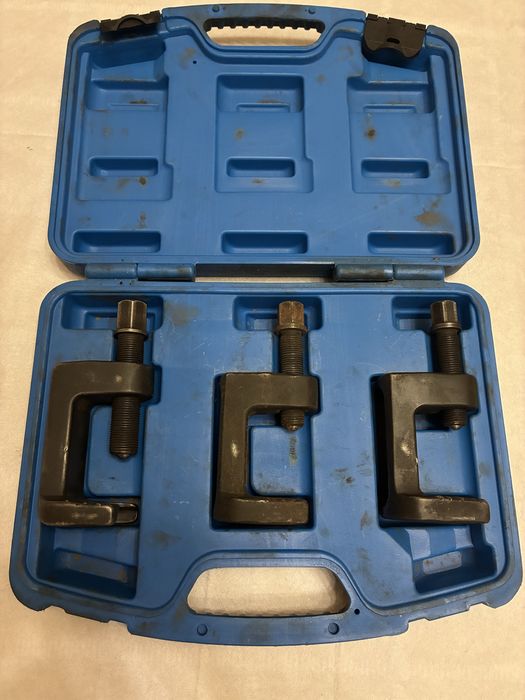 Інструмент для демонтажу кульових опор та шарнірів рульвових тяг