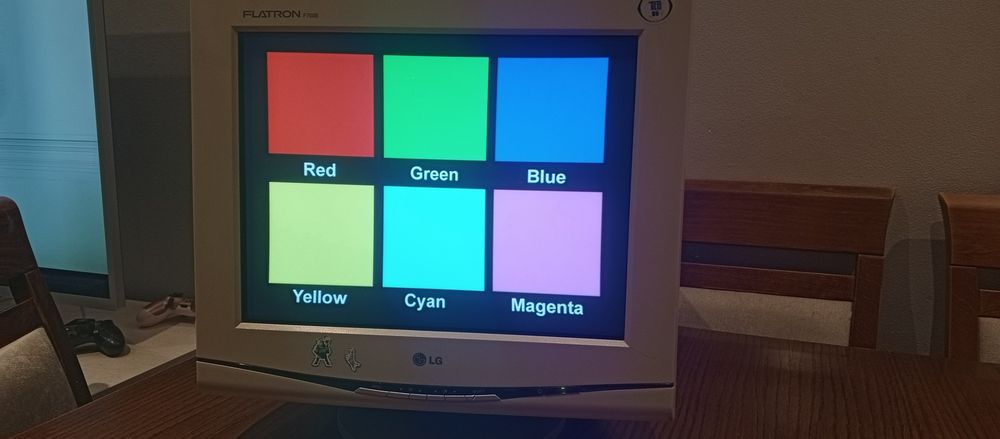 Monitor LG Flatron F700B - początek lat 2000 RETRO
